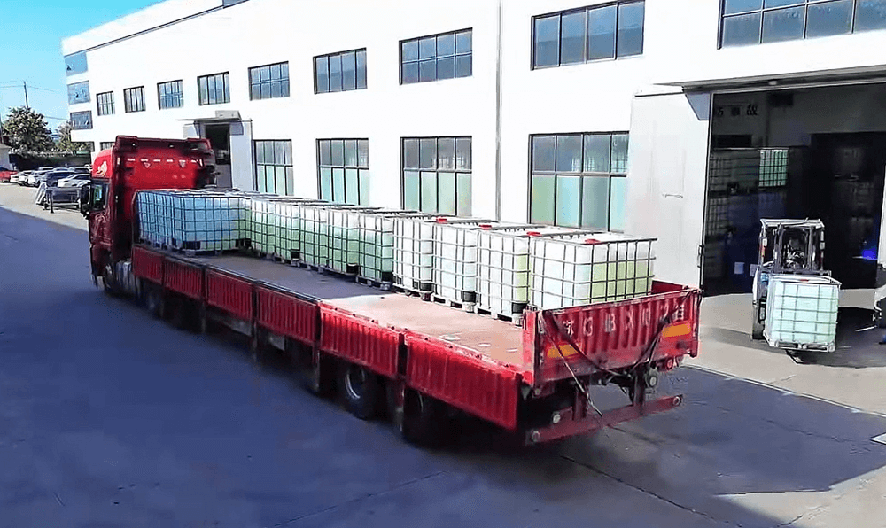 Stranka na prvem mestu: prilagojeni koncentrat pene je naložen in pripravljen za pošiljanje na lokacijo stranke