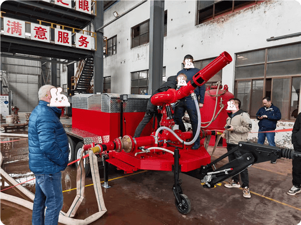 Vzorec prilagojenega prikolice monitorja za požarno peno je bil dokončan.