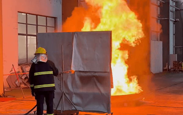 3% FFFP Foam Concentrate Oil Pan Fire Test: Ogenj pogašen v 1 min 15 s